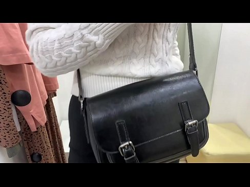 ❤️ Masturbasi umum saka asu enom FeralBerry karo dildo ing kamar fitting Porno vk ing jv.milfnut-net.ru