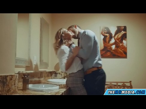 ❤️ Nalika pirang semok seduces sampeyan ing toilet umum Porno vk ing jv.milfnut-net.ru